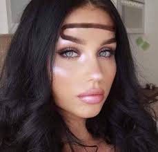 The latest eyebrow trend taking the internet by storm 👀