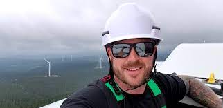 Apply to wind turbine technician, senior technician, service technician and more! This Wind Turbine Technician Wants You To Work In Wind Energy Even If You Don T Believe In Climate Change