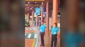 Dari pool damri kemayoran : Digaji Sebagai Airport Helper Porter Bandara Malah Hanya Berperan Sebagai Watcher