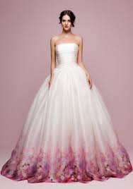 Ungewohnliche Brautkleider In Aquarell Optik 3 Ungewohnliche Brautkleider Brautmode Hochzeit Kleidung