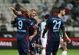 Trabzonspor bu sonuçla puanını 9 yaptı ve zirvede yer aldı. B12jnn8wpattwm