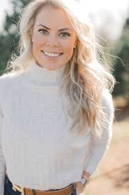 Elizabeth Asay's Instagram, Twitter & Facebook