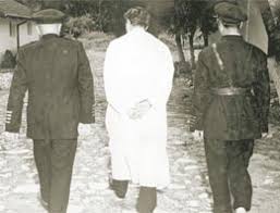 Tam adı ali adnan ertekin menderes olan adnan menderes, 1899 yılında aydın'da varlıklı bir çiftçinin oğlu olarak dünyaya geldi. Menderes Idam Sehpasini Gorunce Ne Yapti Internet Haber