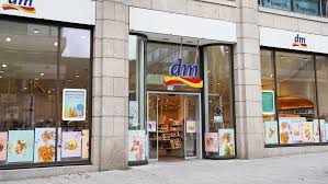 Hinter dem „wir stehen 41.000 menschen in ganz deutschland. Dm Drogerie Markt In Der Stadt Kriftel