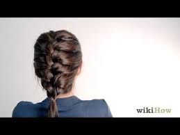 Vous pouvez diviser les cheveux en grandes sections pour faire moins de tours ou vous pouvez ce sera la seule section à laquelle la broche sera enlevée, non tressée et laissée en vrac. Comment Faire Une Tresse Francaise 14 Etapes