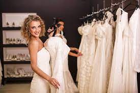 Zahra sangat meminati pakaian pengantin yang direka oleh ash collection. Ini 10 Kesalahan Yang Sering Dilakukan Perempuan Saat Membeli Gaun Pengantin Womantalk