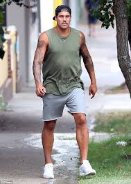 See more of lance buddy franklin on facebook. Afl Star Lance Buddy Franklin Enjoys An Afternoon Beer With Mates At The Pub Daily Mail Online