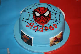 Conosce la super abilità di fare ragnatele e sentire il pericolo. Torta Di Spiderman La Faccia Di Spiderman L Ho Realizzata Disegnando Una Sagoma E Tagliando La Pasta Di Zucchero