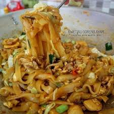 Maybe you would like to learn more about one of these? Resep Istimewa Kwetiau Goreng Ayam Untuk 3 Porsi By Seto Beri Bahan 1 Bungkus Kwetiau Basah Kurleb 500gr Bakso Ikan Potongan Ayam Mentah 1 Telur 1 Sdm Margarine