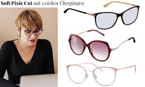 Bilder von frauen kurze frisuren. Starker Auftritt Brille Und Frisur Fur Frauen Ab 50 Brillenstyling