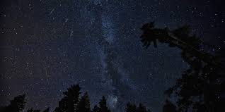 El cometa tras las perseidas las lágrimas de san lorenzo, conocidas así por coincidir su máxima actividad con las noches anteriores y posteriores a esa festividad, convocarán durante los próximos días a científicos, aficionados a la astronomía y a personas interesadas en su observación en numerosos lugares. Lluvia De Estrellas Perseidas El Cautivador Fenomeno Ya Se Ve En El Cielo