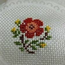Alintidir Masa Ortusu Icin Yapabileceginiz Modeller Buyrun Resmi Kaydirabilirsiniz Fark Cross Stitch Flowers Cross Stitch Designs Cross Stitch Embroidery