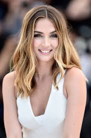 Havana'da doğan de armas, 12 yaşında küba'nın ulusal tiyatro akademisi'ne girdi. Ana De Armas Moviepedia Fandom