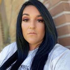 Sandra Slade's Instagram, Twitter & Facebook