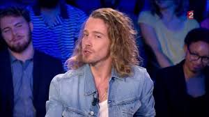 Ceux qui ont suivi sa carrière depuis ses débuts à nouvelle star, en 2007, le savent bien. Julien Dore Tres Amoureux De Virginie Efira Pendant Nouvelle Star Video Dailymotion