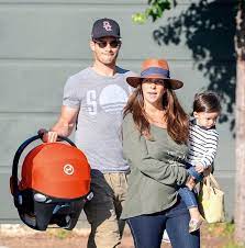 Autumn james hallisay is better known as the single daughter of famous tv personalities, brian hallisay (father), and jennifer love hewitt (mother). Interesting Facts About Family Of Talented Actress Jennifer Love Hewitt Jennifer Love Hewitt Kids Jennifer Love Hewitt Jennifer Love