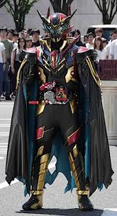Sento arrives on his bike with the colored panels of the pandora box. Build Rider News C Cobra Lost Fullbottle