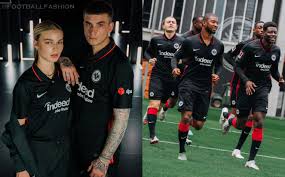 Mit seinem (bislang einmaligen) sieg der deutschen meisterschaft im jahre 1959 qualifizierte sich eintracht frankfurt für den europapokal der landesmeister, in dem sie als erste deutsche mannschaft den sprung ins finale schafften (3:7 gegen real madrid). Eintracht Frankfurt 2021 22 Nike Home Kit Football Fashion