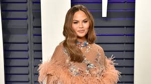 26,118 likes · 32 talking about this. Chrissy Teigen S New Bob Haircut Is Giving Us Scarface Vibes Allure