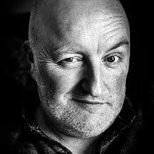 Kim Oates's Instagram, Twitter & Facebook