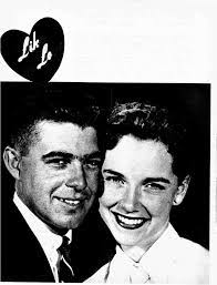 Ellie Mix's Instagram, Twitter & Facebook