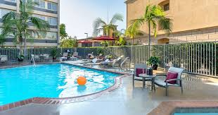 There's a secluded enclave of old world elegance right in the middle of orange county's business and entertainment. Hotel In Orange Alo Hotel By Ayres