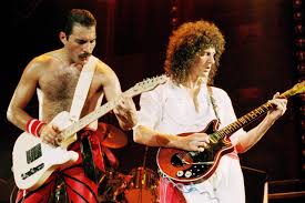 Freddie mercury designed the queen emblem, a.k.a. Queen Brian May Ruhrt Fans Mit Ergreifender Reise In Freddie Mercurys Vergangenheit