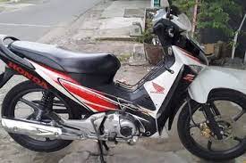 Sayangnya tidak semua varian motor bebek ini pengalaman saya, pakai motor supra x 125 sangat empuk dan sangat irit, jadi enak buat pekerja. Yuk Nostalgia Perjalanan Honda Supra X 125 Series Dari Masa Ke Masa Kamu Koleksi Yang Mana Motorplus Online Com