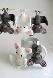 Amigurumi anleitung anleitungen kawaii häkeln feste masche tiere häkeln kuscheln stricken und häkeln der kleine affe zeb hat geburtstag und ist so aufgeregt! Fledermaus Hakeln Anleitung Kostenlos Hakeln Anleitung Kostenlos Halloween Hakeln Hakeln Anleitung