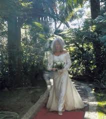 Stillwhite is the largest online global marketplace for preowned, used and second hand wedding dresses. Wendy Makin Wedding Dress Size 6 For Sale At White Gown