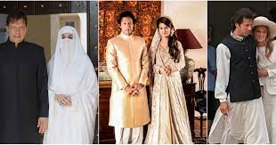 انہوں نے لکھا عمران خان ایک ایسے لطیفے کی انتہائی افسردہ پنچ لائن ہیں جو اب بالکل بھی مزاحیہ نہیں رہا۔ میں پی ٹی آئی میں موجود ہر اس شخص کیلئے واقعی بہت زیادہ افسوس ہے جسے عمران خان کا دفاع کرنا پڑ رہا ہے۔ Ø±Ø£ÙŠÙ†Ø§ Ø²ÙˆØ¬Ø© Ø¹Ù…Ø±Ø§Ù† Ø®Ø§Ù† Ø§Ù„Ù…Ù†ØªÙ‚Ø¨Ø© ÙˆÙŠØ¨Ø¯Ùˆ Ø£Ù† Ù‡Ù†Ø§Ùƒ Ø§Ù„ÙƒØ«ÙŠØ± Ù„Ø§ Ù†Ø¹Ø±ÙÙ‡ Ø¹Ù†Ù‡Ø§ ÙˆØ¹Ù† Ø²ÙˆØ¬ØªÙŠÙ‡ Ø§Ù„Ø³Ø§Ø¨Ù‚ØªÙŠÙ†