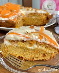 Kek me karrote dhe krem djathi ☺️ Kjo eshte receta per te falenderuar 170  mije ndjekesit e @eridaskitchen 🙈 Nuk eshte e thjeshte, edhe instagrami do  pune, perkushtim por vecanerisht do dashuri