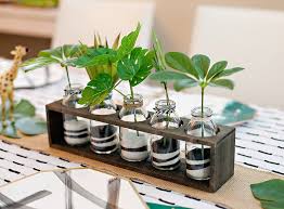 Видео diy jungle decorations канала disha barua. Bold Modern Jungle Safari Birthday Party Hostess With The Mostess