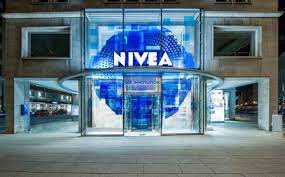 Nivea is one of the world's largest skin care brands with over 50 products available in 173 countries around the world. Felsch Lighting Design Nivea Haus Hamburg