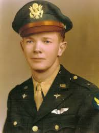 Nicht Kathy bezoekt plek in Dedemsvaart waar oom Ernest met bommenwerper  crashte: 'Hij was liever vlieginstructeur geworden'