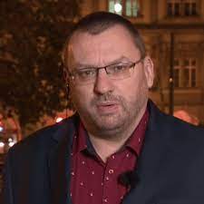 Mimo jiné hrál osm let profesionálně basketbal. Lubomir Volny Kdo Je Bitkar Ze Snemovny Cnn Prima News