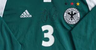 Es werden unter anderem die wertvollsten spieler und der rekordsieger aufgelistet. Christian Ziege Signiert Dfb Trikot Der Em 1996