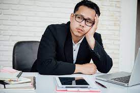 Hal itu dikarenakan kinerja saudara selama masa percobaan tidak memenuhi target dan kurang disiplin dalam melakukan pekerjaan. Pemutusan Hubungan Kerja Dalam Masa Percobaan Memang Bisa