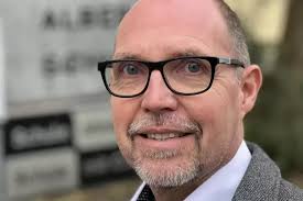 Asylunterkunft in Sporthalle: BBS-Leiter kritisiert Stadt