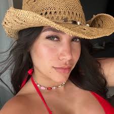 Nataly Alvarez (@Natalyyalvarezz)