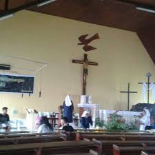 Terjemahan frasa santo petrus dari bahasa indonesia ke bahasa inggris dan contoh penggunaan santo petrus dalam kalimat dengan terjemahannya: Fotos Bei Kapel Santo Petrus Paulus Kirche In Samarinda