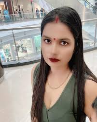 Out for some groceries and shopping therapy after long time. It's 40  degrees outside. . #instagood #instagram #photo #shopping #lipstick #me  #trending #viral #explore #beautiful #fashion #modeling #cute #picoftheday  #photooftheday #photography