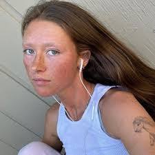 Ariel Mcgee's Instagram, Twitter & Facebook