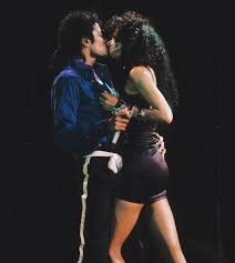 𝗜 𝗹𝗶𝗸𝗲 𝘁𝗵𝗲 𝗴𝗿𝗼𝗼𝘃𝗲 𝗼𝗳 𝘆𝗼𝘂𝗿 𝘄𝗮𝗹𝗸, 𝘆𝗼𝘂𝗿 𝘁𝗮𝗹𝗸,  𝘆𝗼𝘂𝗿 𝗱𝗿𝗲𝘀𝘀..✨🎶 📸: Live on stage photos of Michael Jackson and Tatiana  Thumbtzen performing 'The Way You Make Me Feel' during the BAD