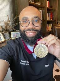 Evelyn Dearing's Instagram, Twitter & Facebook