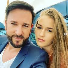 Laura müller ist in deutschland durch ihre beziehung zu schlagerstar michael wendler bekannt geworden. Michael Wendler Und Laura Muller Arbeiten An Influencer Karriere Stern De