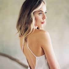 Rocking the sexiest take on the medium length hair, kate mera tousles her layered cut into a half updo. 41 Wedding Hairstyles For Medium Length Hair