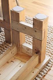 I started by breaking down the parts to rough size, leaving everything long so it could be trimmed to final size later. Diy Farmhouse Bench Mit Bildern Holzarbeiten Diy Holz Holzprojekte Diy