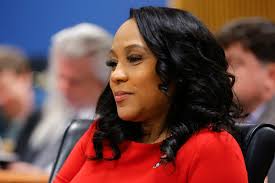 JUST IN: A judge has ordered Fulton County District Attorney Fani Willis to  pay more than $54,000 in attorneys' fees and to turn over documents after  finding that her office violated Georgia's