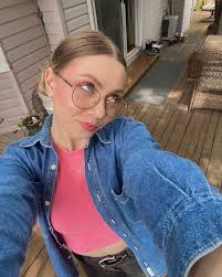 Savannah Emerson's Instagram, Twitter & Facebook